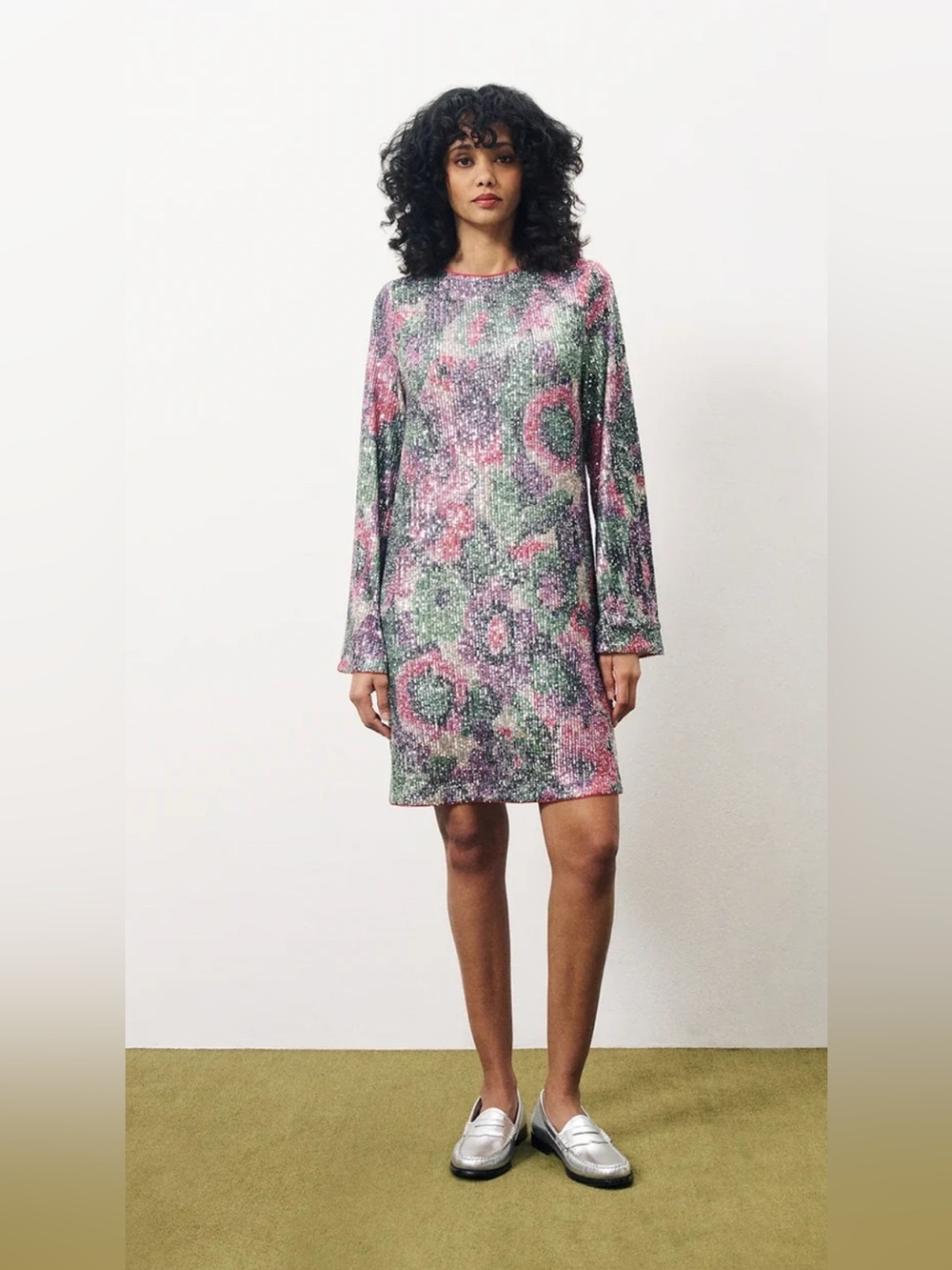 Nelie Sequin Mini Dress (Frnch
Bouquet)
Shimmer and shine!